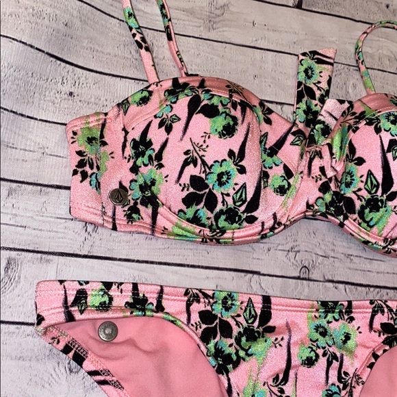 🌵🌸 Volcom pink Break it up bikini set 🌸🌵 - Picture 7 of 8